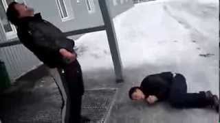 Парень хотел извиниться перед девушкой