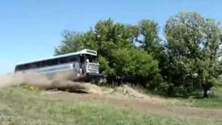 Прыжок на автобусе.