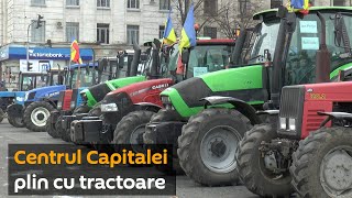 Agricultorii au venit să protesteze cu tractoarele în fața Guvernului
