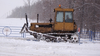 Tractor DT 75ml, clearing snow /// Трактор ДТ-75МЛ, расчистка снега