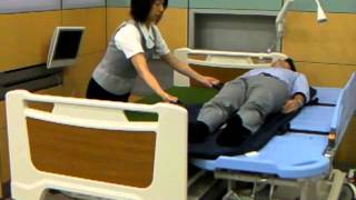 Перекладывание пациента с каталки на реанимационную кровать-каталку Рaramount bed КК-723