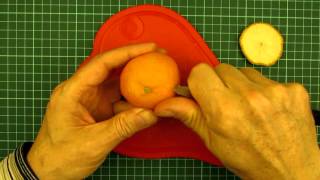 Лайфхак как почистить своими руками мандарин красиво / Life hacking removing the peel with mandarin
