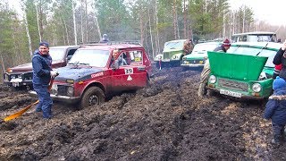 Стоковый ЛУАЗ и ГАЗ 69 против Нивы и УАЗа. Что делать, когда все застряли? Русская грязь 2018