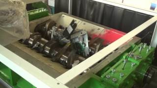 Переработка принтеров с помощью шредера RM1350. http://netmus.ru