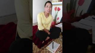 Xem bói cô đồng hiền