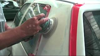 application et ponçage d'un mastic polyester sur carrosserie