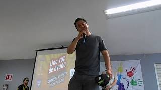 Moisés Iván Mora en Una Voz de Ayuda en Plaza Pikashop
