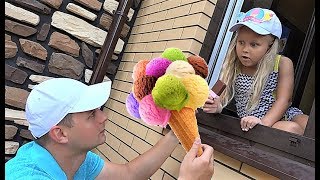 Алиса и папа играют в магазин мороженого для детей или Alice Pretend play selling plastic ice cream