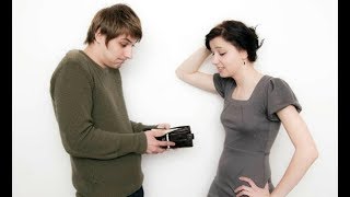 Почему моя девушка постоянно сует нос в мою работу и дела?