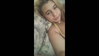 Novinha loirinha peituda se exibindo no Periscope. Perfil dela: @rubia_16
