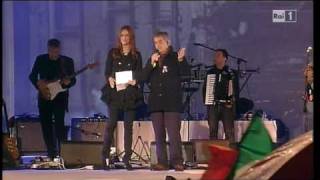 150° Unità d'Italia • Fischi per il sindaco Alemanno • Davide Van De Sfroos ♪ Viva l'Italia