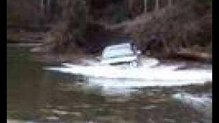 Nissan pathfinder crossing river