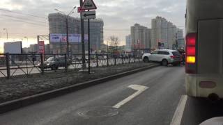 Массовые ДТП на Выборгском шоссе на сильном гололеде произошли в Санкт-Петербурге утром 3 марта.