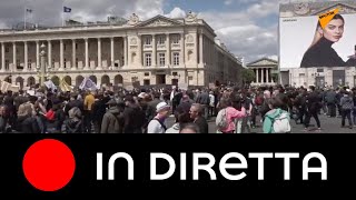 Le manifestazioni nei pressi dell’ambasciata Usa a Parigi