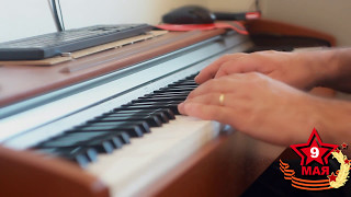В землянке (V zemlyanke) - piano