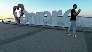 ДНІПРО Катаємося по набережній на велосипеді.