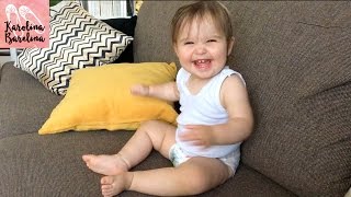 Baby Karolina Watches YouTube. Как Каролина Смотрит YouTube.