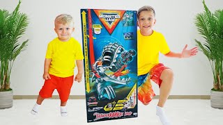Pengiriman Kejutan Monster Jam dari Roma dan Oliver!