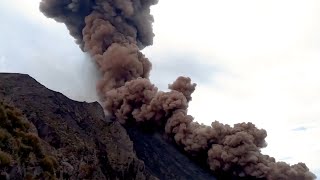 Vulcanul Stromboli din Italia a erupt