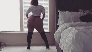 Big booty Scarlett