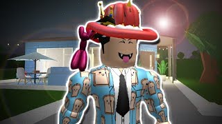 WEARING THE NEW GIANT ROBLOX ITEMS IN BLOXBURG