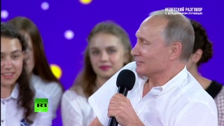 Владимир Путин общается с одарёнными детьми в образовательном центре в Сочи