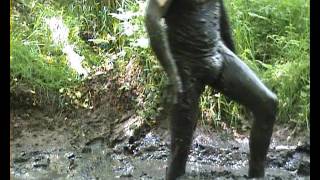 Lycra, Surfboots im Schlamm/ in mud