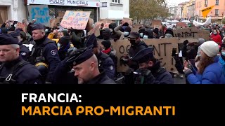 #Francia: in centinaia marciano per sostenere migranti che affrontano condizioni insostenibili