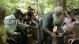 Tea-riffic - Tea cafe on Iraq-Iran border stirs up attention