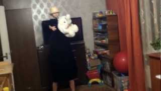Прикол. Ну, очень высокая! (Fanny.Very tall laydy.)