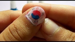 كيف ترسمين علم كوريا على ظفرك بواسطة المناكير