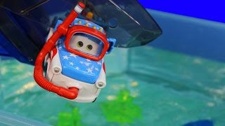 Disney Pixar Cars Toons Mater Swims with Fish & Sharks Hexbug Auquabot 2.0 Lightning McQueen