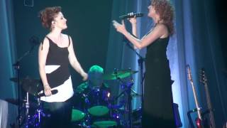 Fiorella Mannoia e Noemi cantano L'amore si odia al Gran Teatro - 20.04.2010