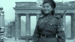 "Регулировщица Победы" - Лидия Овчаренко, Бранденбургские ворота, 1945, Берлин, Германия