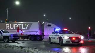 USA/Canada: Truckers block Ambassador Bridge connecting Detroit and Windsor