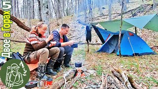 Поход вдвоем по горам Дикий кот и енот Устанавливаем печку-трубу в палатке Серия 5