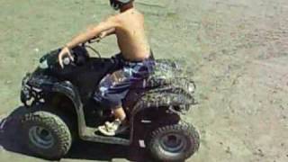 Kids atv ride ребёнок катается на квадроцикле ATV