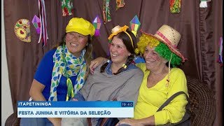 Idosos vestidos de caipira assistem ao jogo de Brasil em Itapetininga