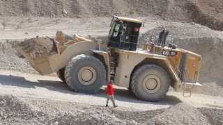 Caterpillar CAT 990H load and carry