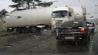 Подборка неудержимых грузовиков #14 (Без тормозов)