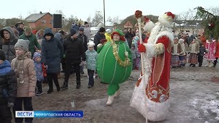 Дед Мороз объехал все микрорайоны Вологды на специальном автобусе