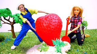 Волшебный шкаф - Уроки фермерства для Барби - Видео для девочек