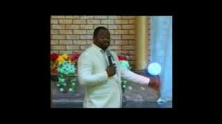 Pasteur Moise Mbiye raconte comment il est devenu pasteur (parcours)