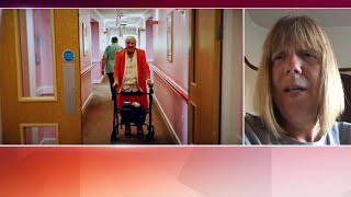 «В домах престарелых не тестируют на COVID-19»: британка обвиняет власти в смерти свекрови