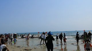 小伟和媳妇去广西北海，第一次知道海水有多咸，玩得很开心