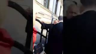Udrea la ieșirea din tribunal întrebată de bani furati.