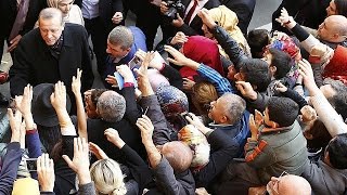 Los turcos deciden hoy en las urnas si dan al AKP la mayoría que quiere Erdogan