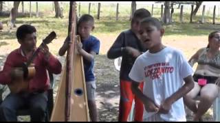 NIÑO CANTANTE DE MUSICA LLANERA EN ELORZA
