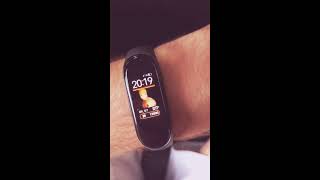 Чокнутый Рикардо Милос устроил голосование на моих новых xiaomi mi band 4