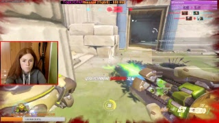 Девушка стримит Overwatch - одиночка